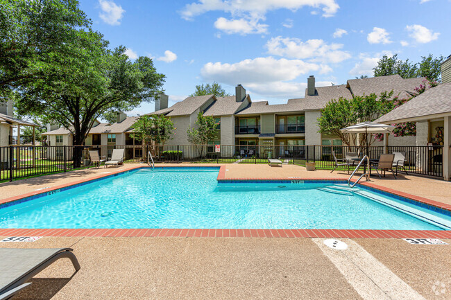 Building Photo - Courtyard Apartments and Storage