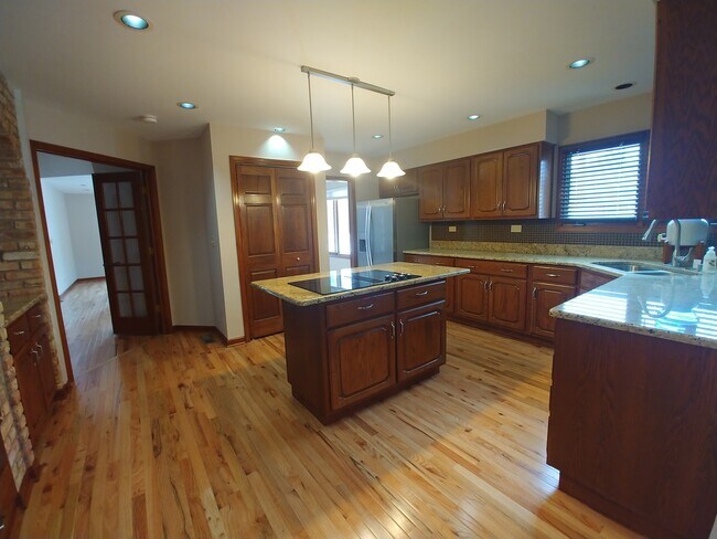 Foto del edificio - 9638 Book Rd