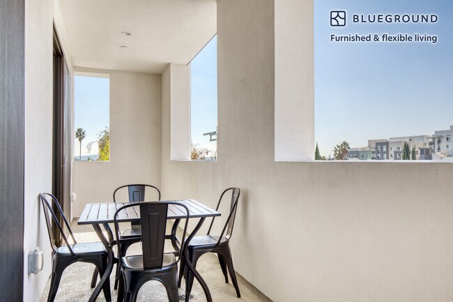 Foto del edificio - 5100 Wilshire Blvd