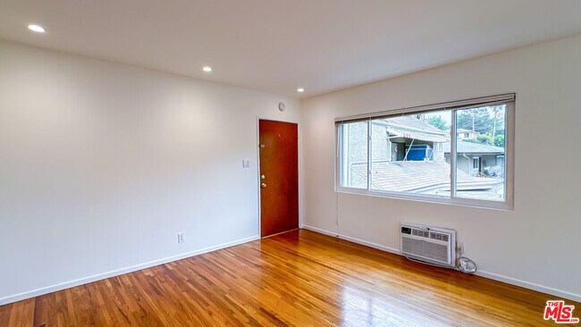 Foto del edificio - 1828 Silver Lake Blvd