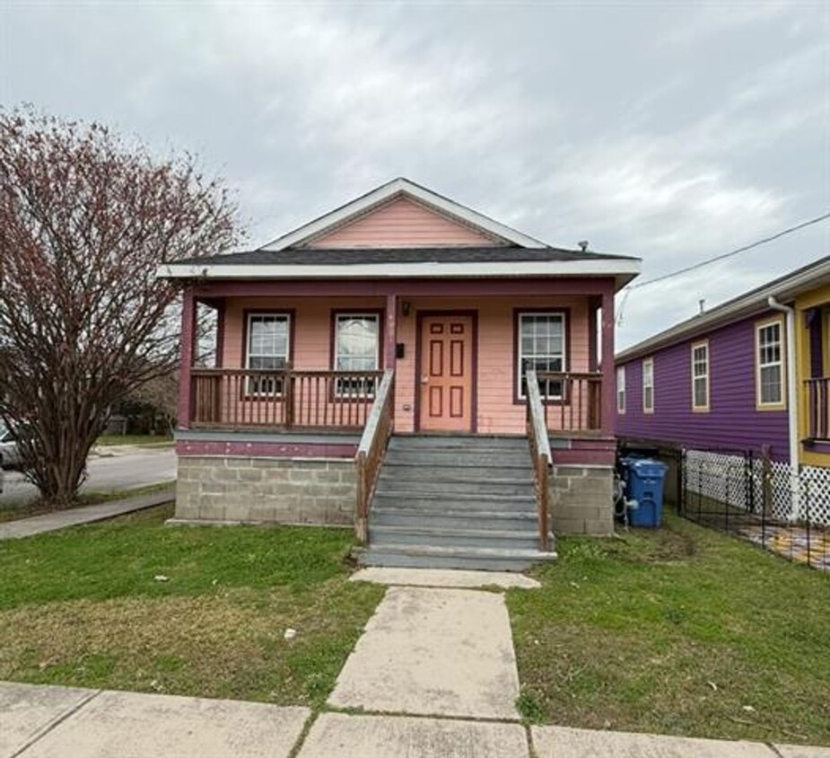 Primary Photo - Single Family Home in Musician's Village