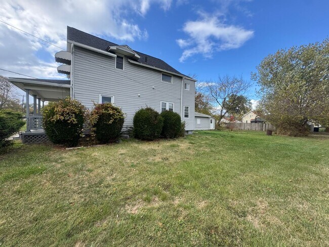 Building Photo - Charming 4-Bedroom Property in Prime Location (SECTION 8 VOUCHERS ACCEPTED)