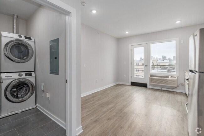 1 habitación, 1 baño con balcón - 530 pies cuadrados - Lavandería - Fairmount Square