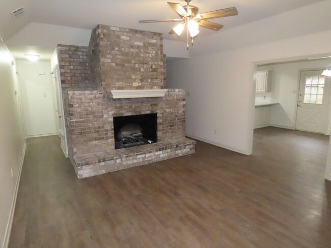 Building Photo - Whitehouse ISD! Beautifully Updated 3 Bedr...