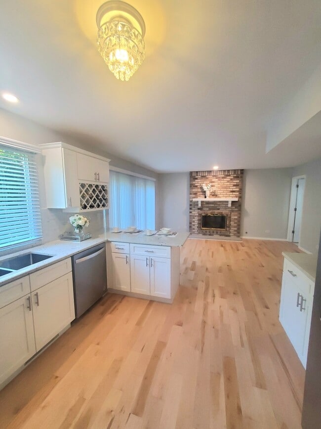 Building Photo - 1469 Braymore Cir W