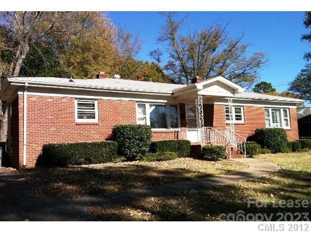 Primary Photo - 3643 Dresden Dr W