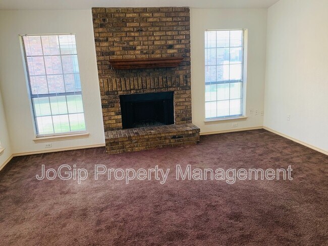 Building Photo - 3125 Tudor Ln