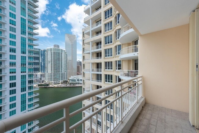 Building Photo - 888 Brickell Key Dr