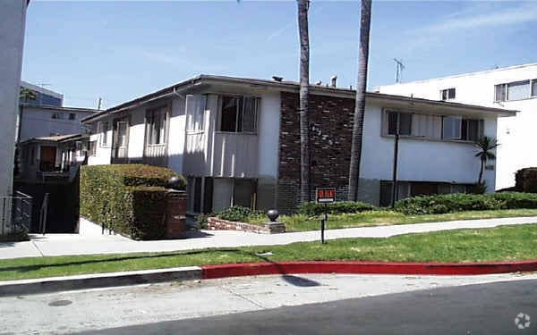 Primary Photo - 11725 Darlington Ave