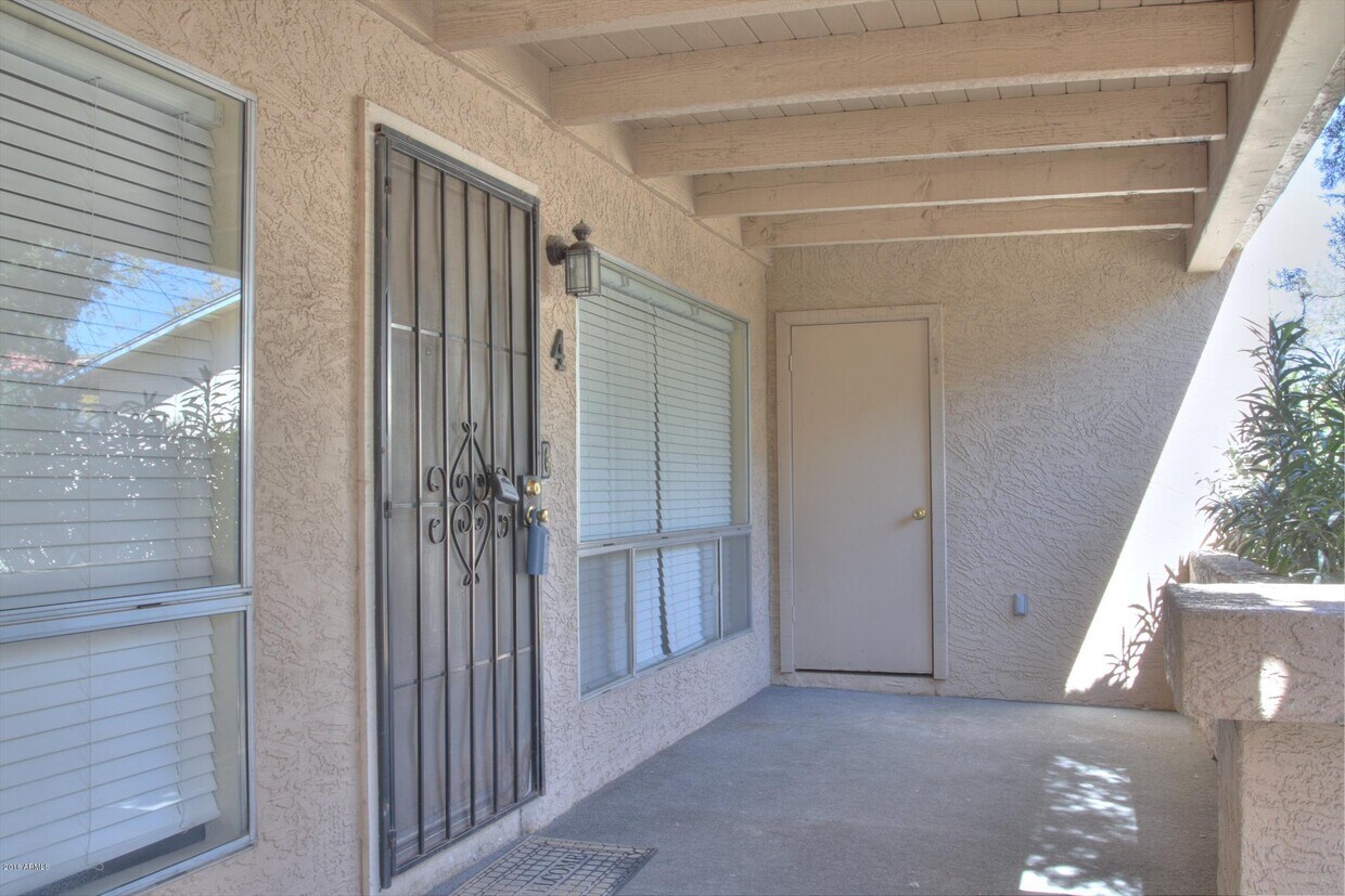 Primary Photo - 202 E Ruth Ave