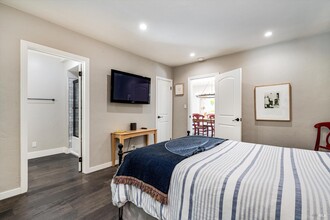 Building Photo - 850 Conn Valley Rd