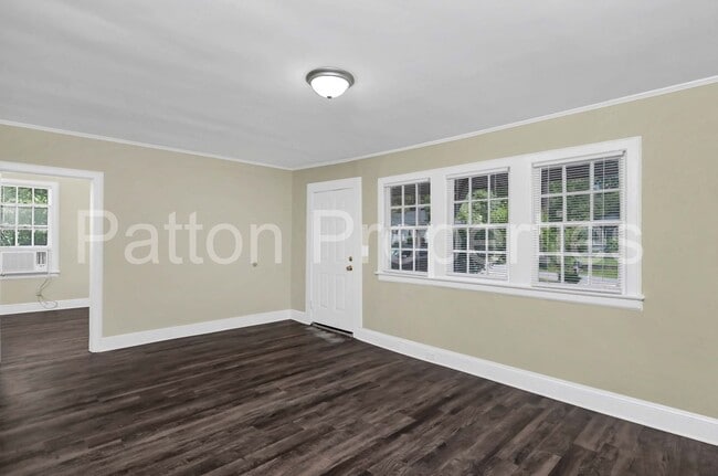Building Photo - College Place Home