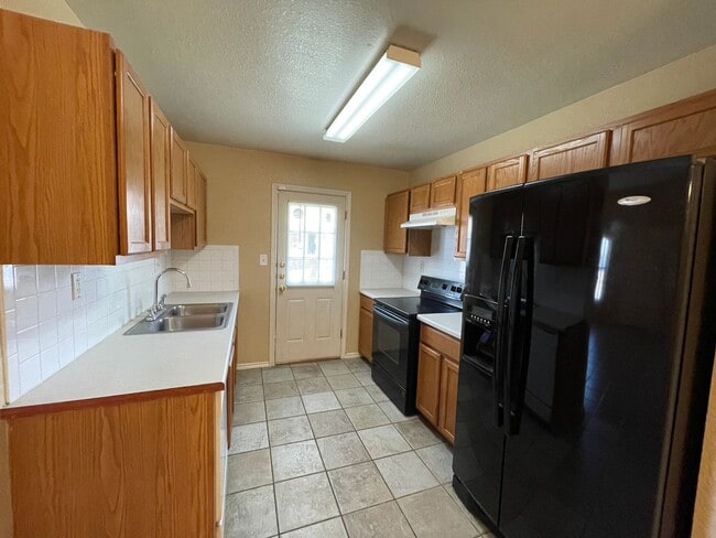 Foto del edificio - 5000 John David Dr