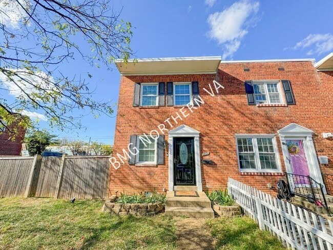 Photo - 3800 Edison St House