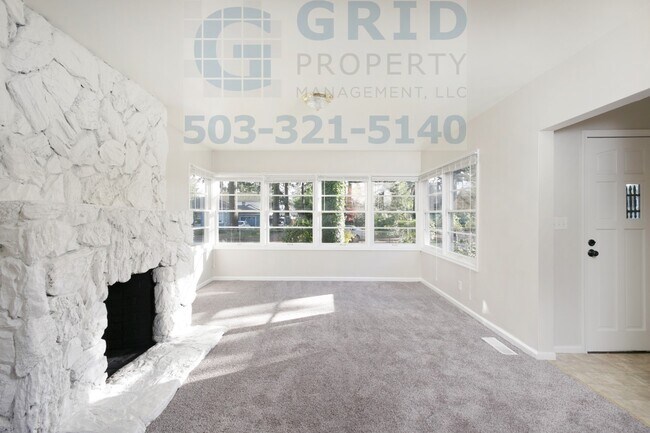 Foto del edificio - Spacious 3 Bedroom Home Available on Fores...