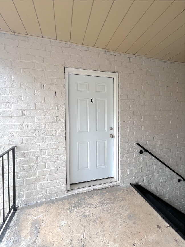 Foto del edificio - Room in Apartment on Gresham Park Dr