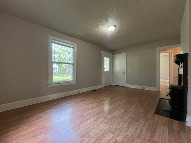 Foto del edificio - 1256 Edgewood Rd