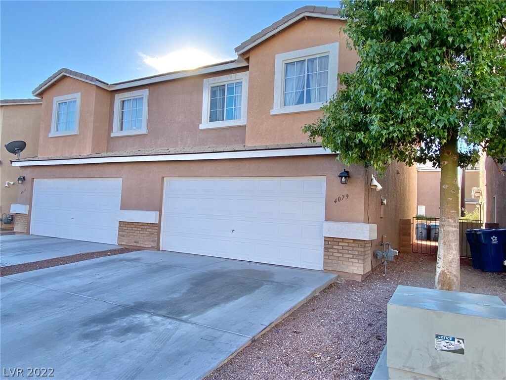 Foto principal - 4079 Halfmoon Bay Dr