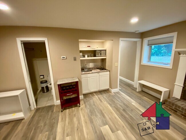 Foto del edificio - 276 Locust Hill Rd