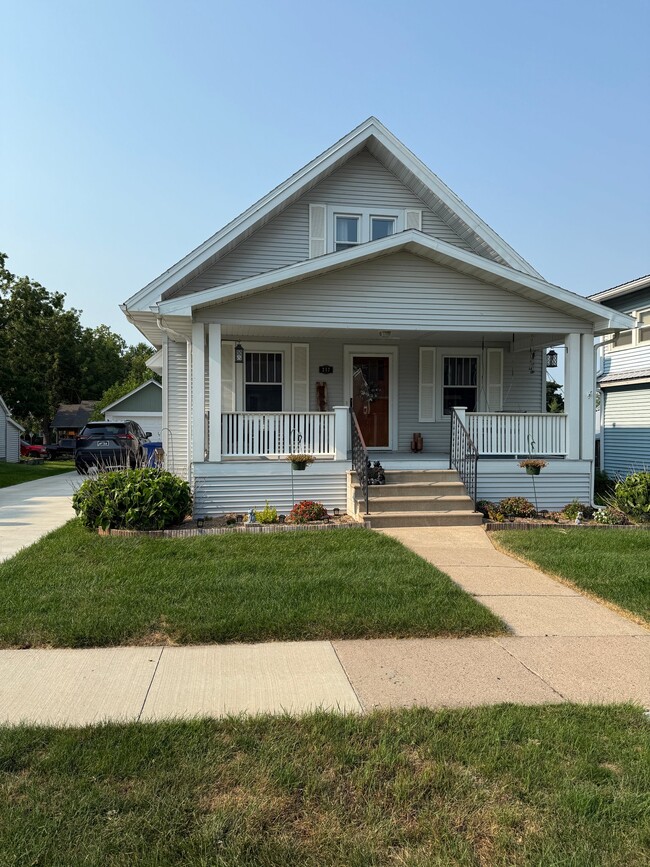 Building Photo - 217 2nd St