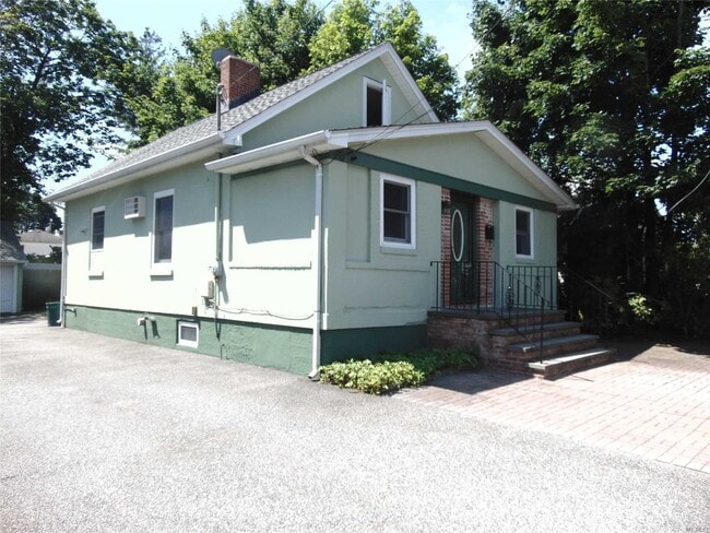 Building Photo - 47 Willis Ave