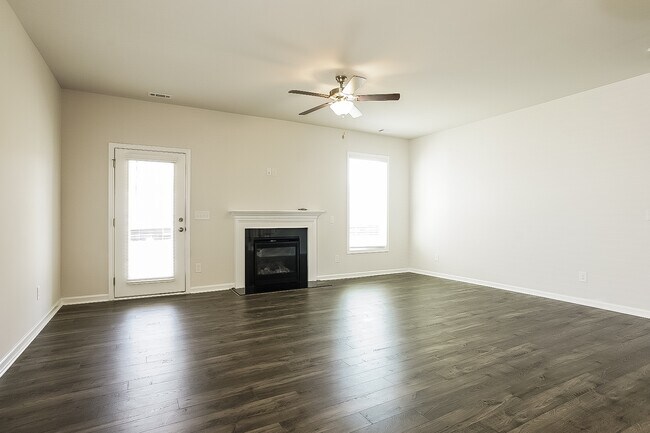 Foto del edificio - 6244 Whirlaway Rd