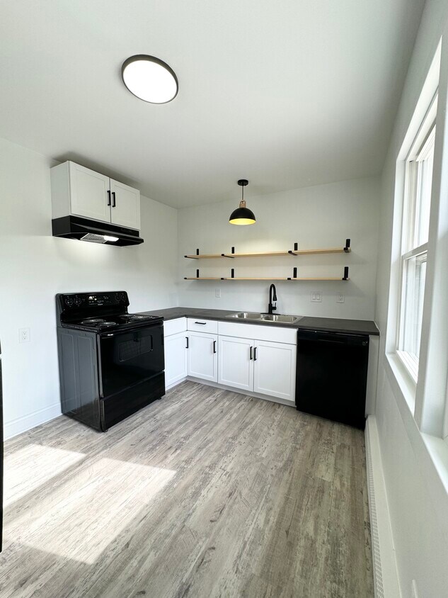 Primary Photo - 8150 Tod Ave