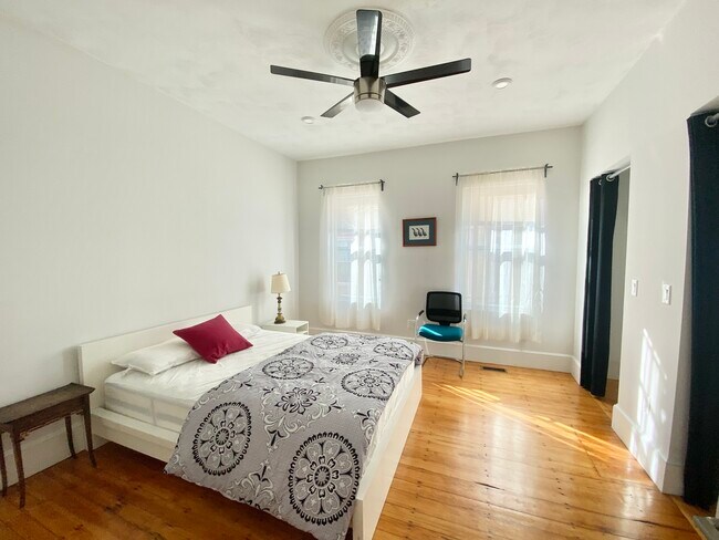 Foto del edificio - 2 Buckley Ave
