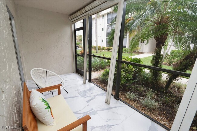 Foto del edificio - 788 Park Shore Dr