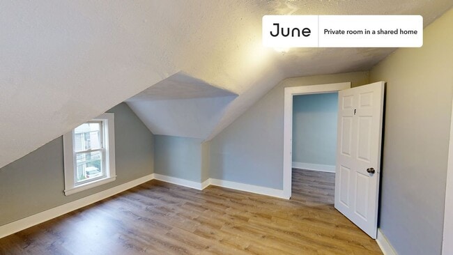 Building Photo - Room in Shared 7 bed/2 bath home
