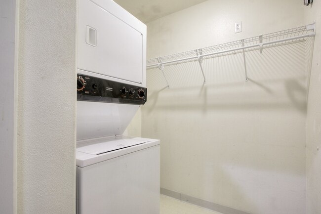Foto del edificio - 144 S. 3rd St., #208