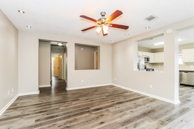 Building Photo - 10247 Country Squire Blvd