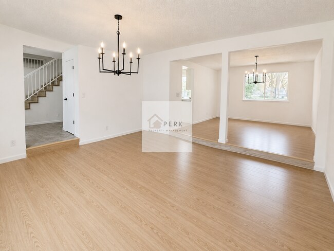 Foto del edificio - Beautiful 5 Bedroom / 3 Bath Home