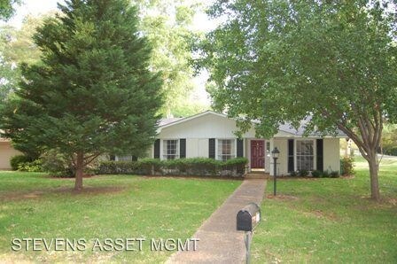 Primary Photo - 400 Trinity Cir