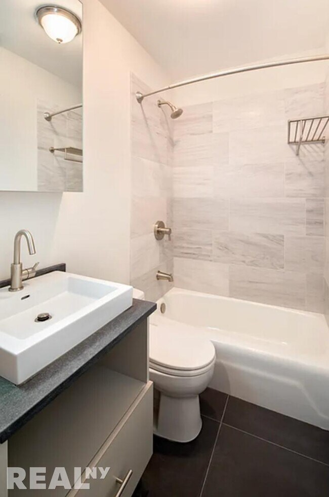 Foto del edificio - 515 West 47th Street