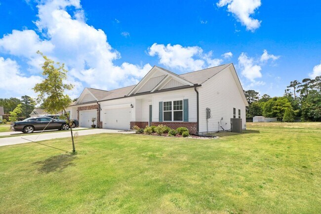 Foto del edificio - DRAKE ESTATES 3 BR | 2 BA Townhome w/ 2-Car Garage! *Built in 2023*