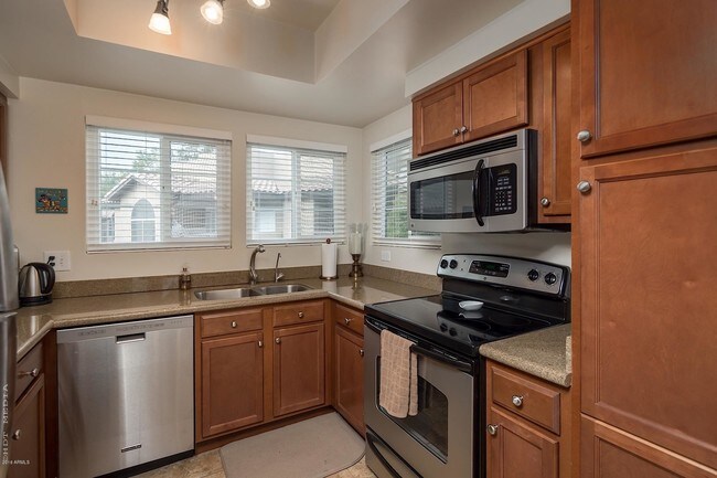 Foto del edificio - 9451 E Becker Ln
