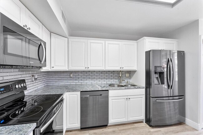 Building Photo - 7225 Promenade Dr