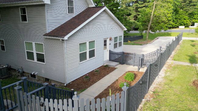 Building Photo - 8107 Cannonsburg Rd NE
