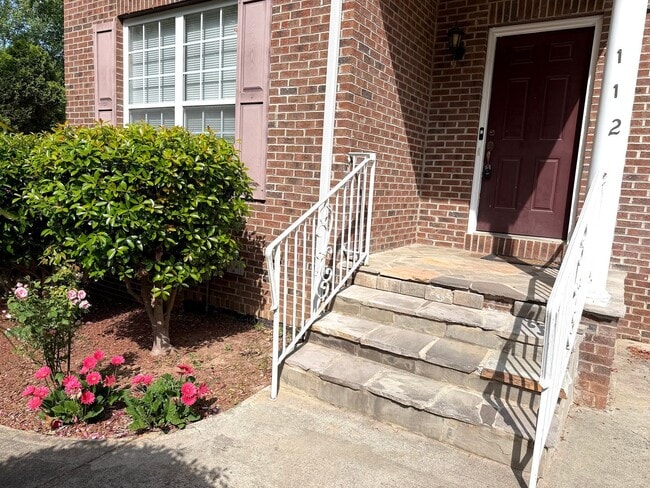 Foto del edificio - Beautiful Single-Family Home with Finished Basement & Fenced Backyard