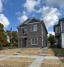 Building Photo - 227 N Hamilton Ave