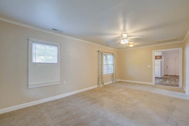 Building Photo - 1833 Orangeburg St
