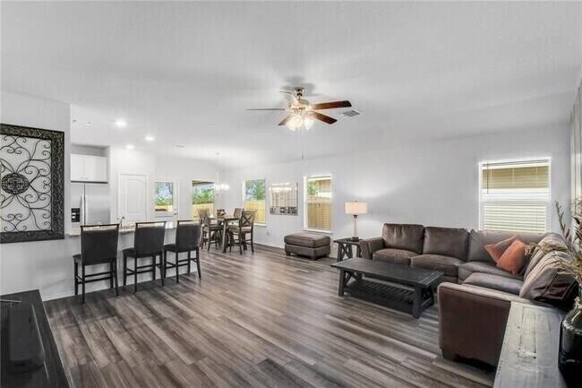 Foto del edificio - 119 Nathaniel Dr