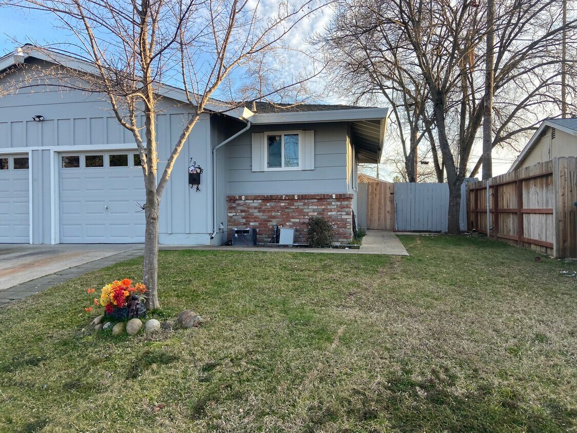 Primary Photo - Duplex - Super clean 2 bdrm, 1 bath