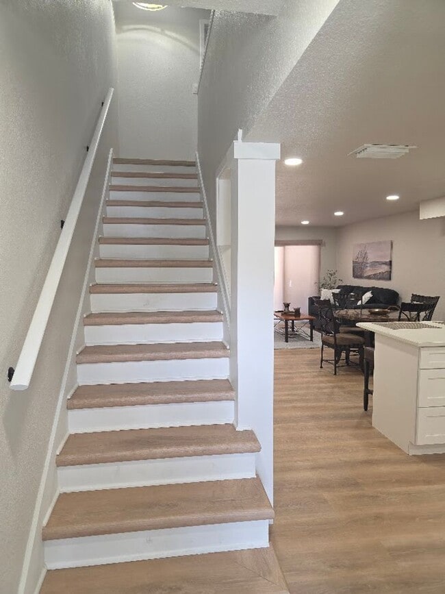 Building Photo - 65 Beach Ln