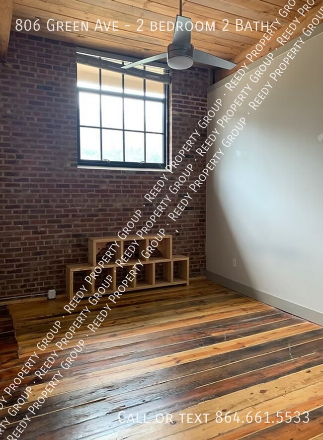 Foto del edificio - 806 Green Ave