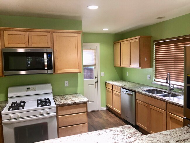 Foto del edificio - First Floor Master!!