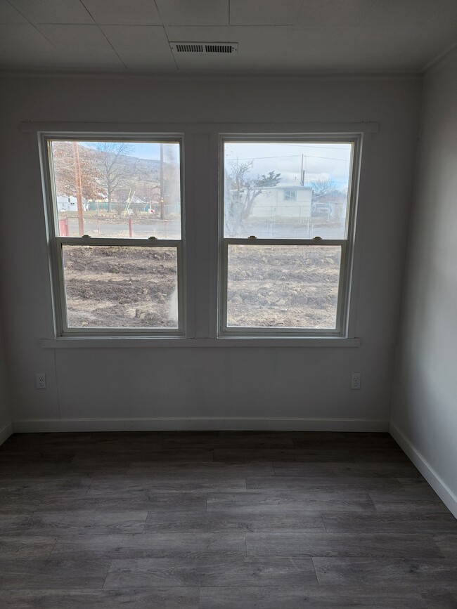 Bedroom 1c Windows - 4988 Weyerhaeuser Rd