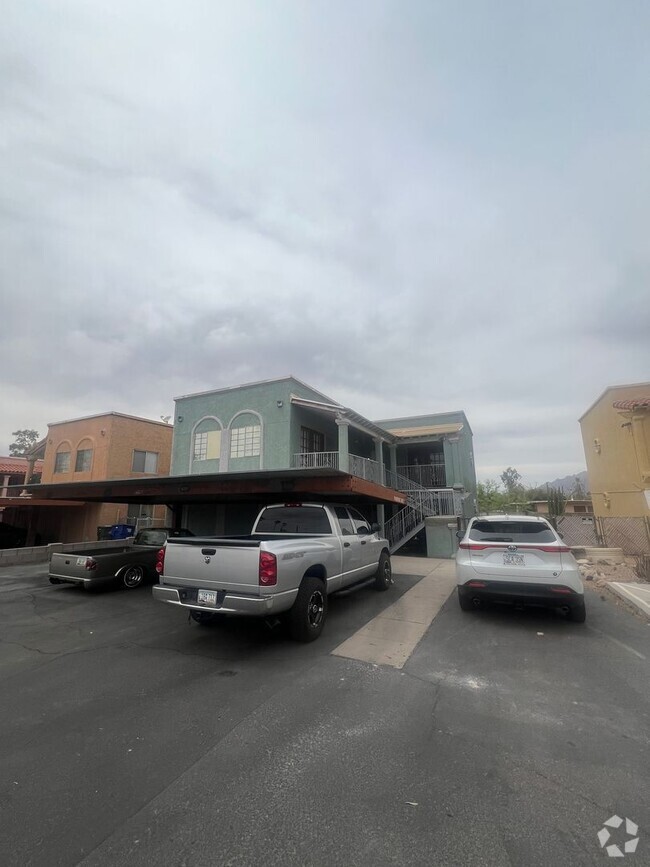 Building Photo - 535 E Jacinto St