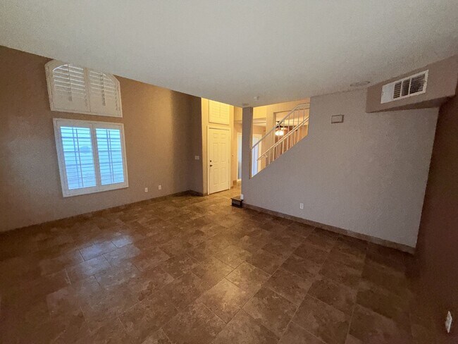 Building Photo - CHARMING 3 BEDROOM, 2.5 BATH TOWNHOME